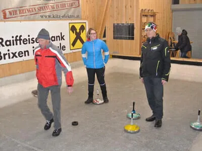 JS Eisstockschießen in Brixen 11.02.2017 Bild 27